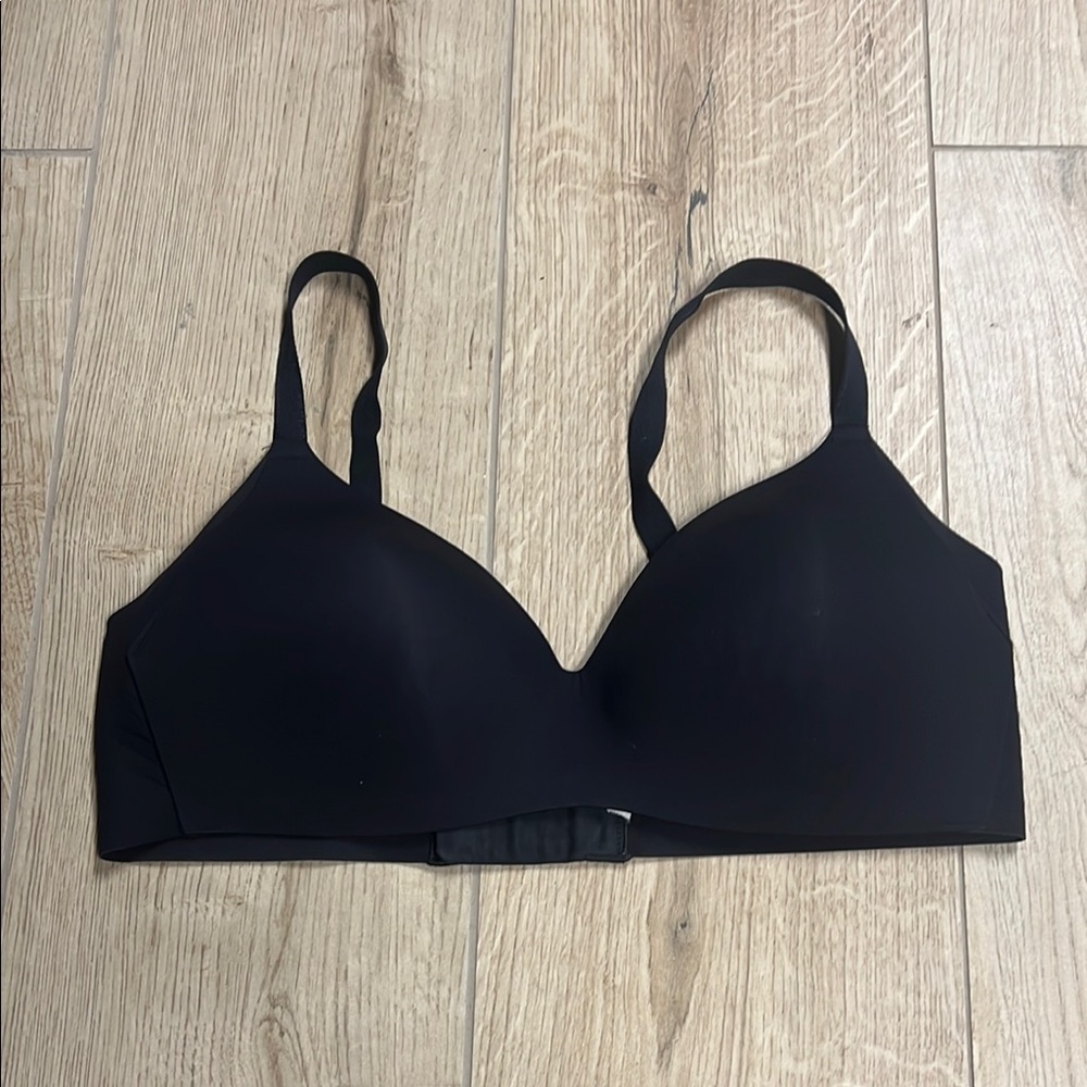 Knix Black Wireless Bra with Seamless Design and Breathable Fabric